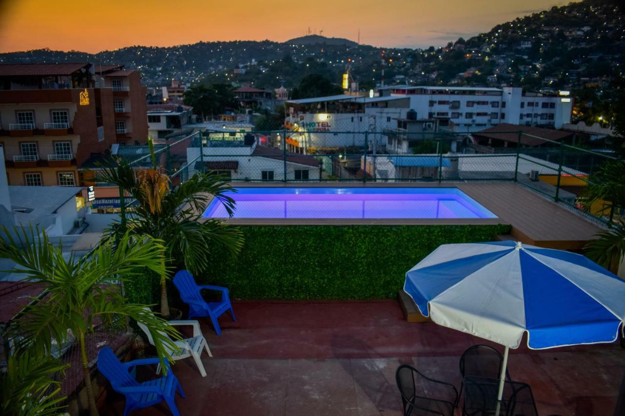 Hotel Gaby Inn Zihuatanejo Exterior photo